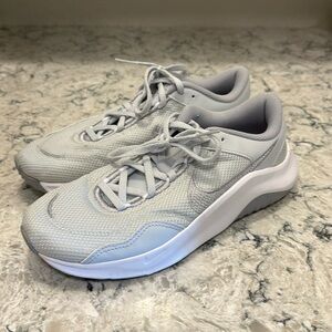 Nike Womens Shoes size 8.5